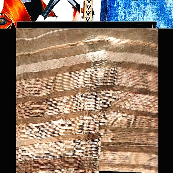 Unleash Your Style with the Pre-Loved West End Long Sleeve Button-Down Shirt - Picture 13 of 16